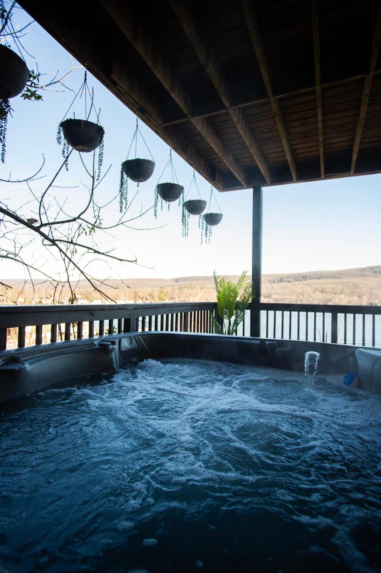 Lakeview House - Hot Tub - Firepit - Stunning Views - Spacious Deck - Cozy Living Room - Bar Greenwood Lake Exterior foto