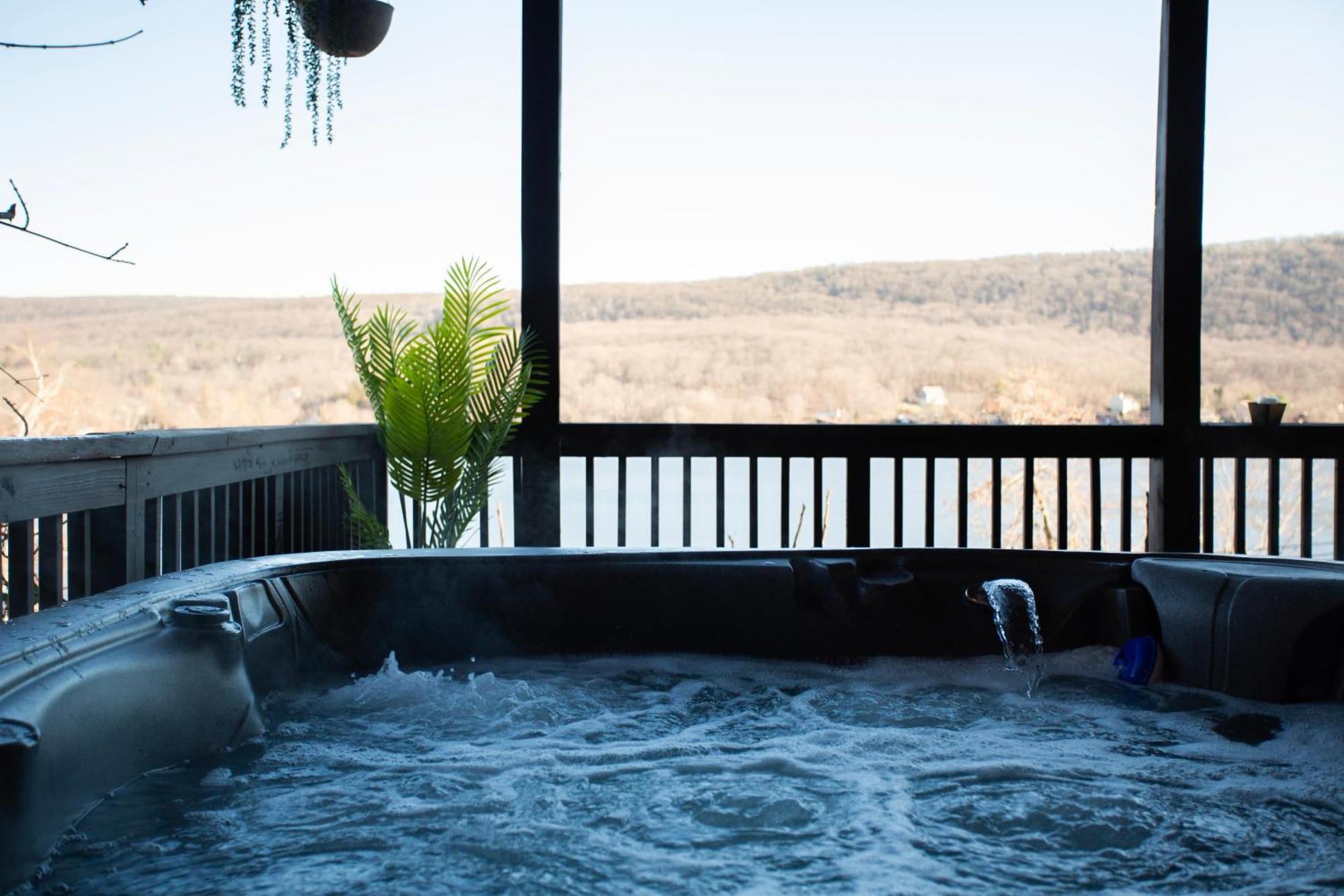 Lakeview House - Hot Tub - Firepit - Stunning Views - Spacious Deck - Cozy Living Room - Bar Greenwood Lake Exterior foto